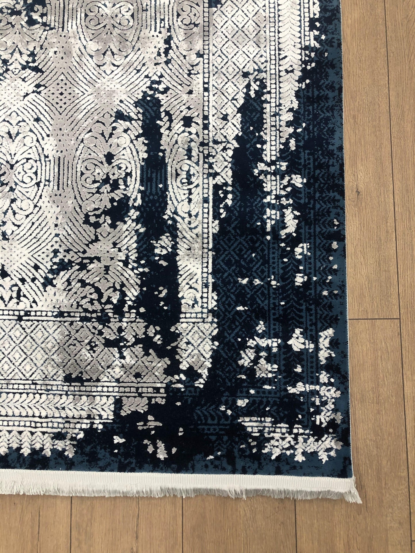 Juliet Decorative Rug - 7' X 10'
