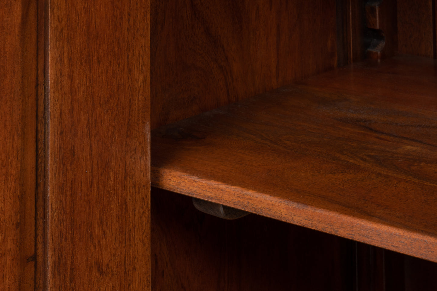 CAFE AU LAIT BUFFET  WALNUT