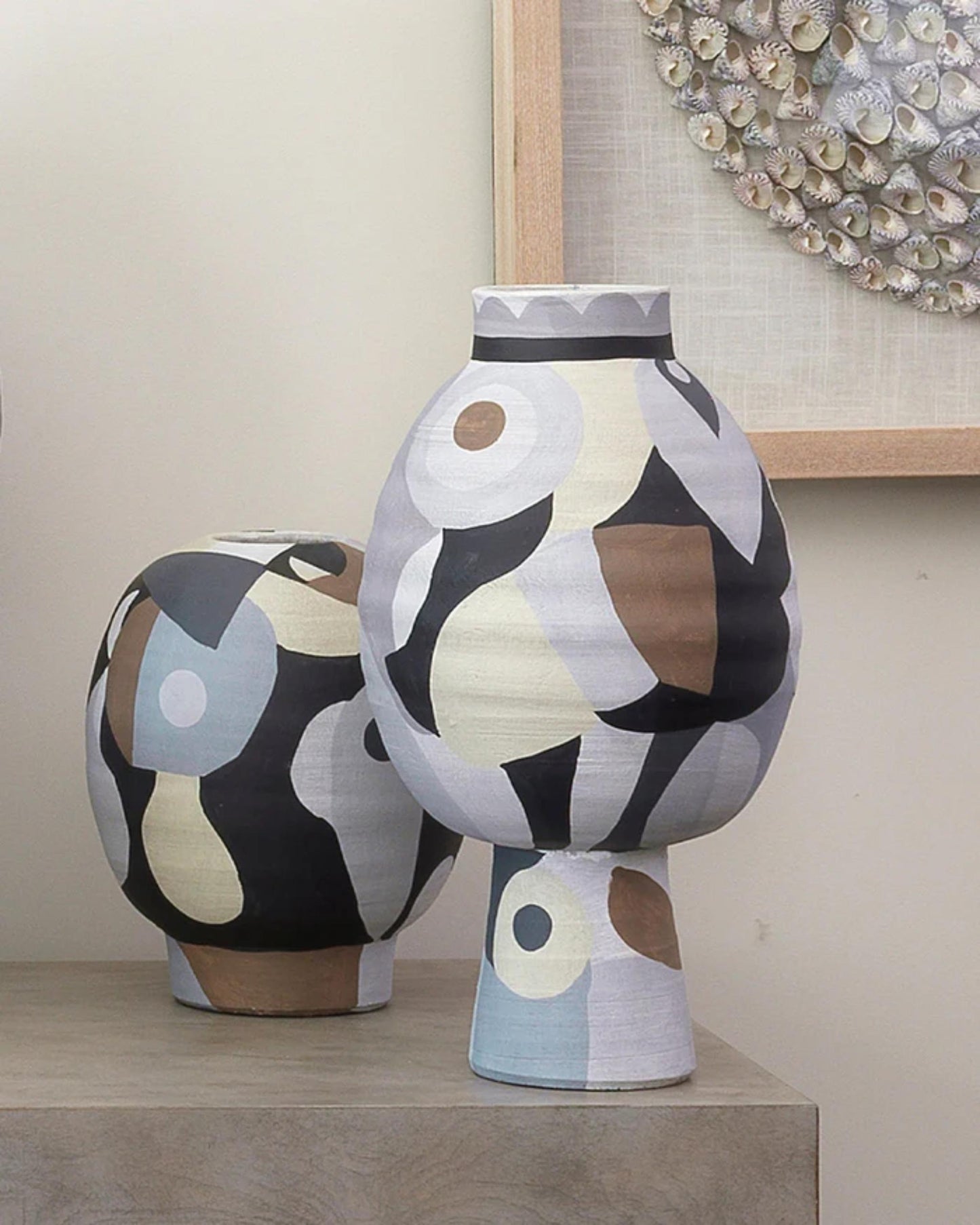 Pablo Vase, Medium