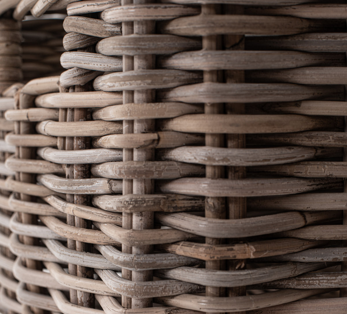 Buffet with 4 Baskets