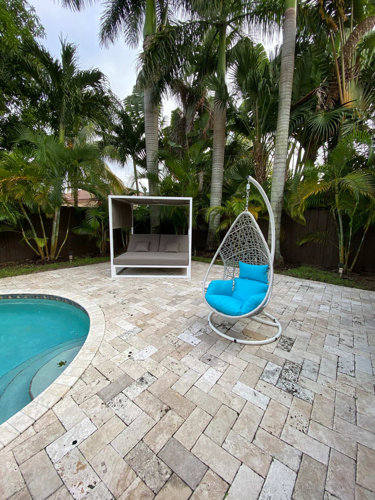 Bravo Outdoor Egg Chair - White/Blue