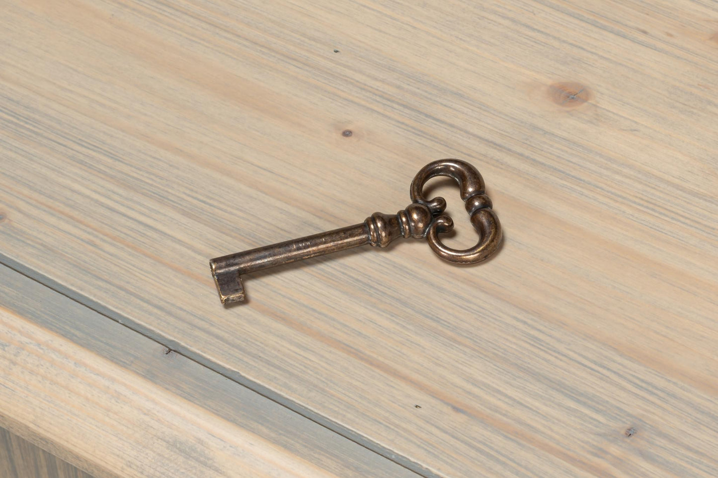 Crested Wall Cabinet,Carmine Legno Tran