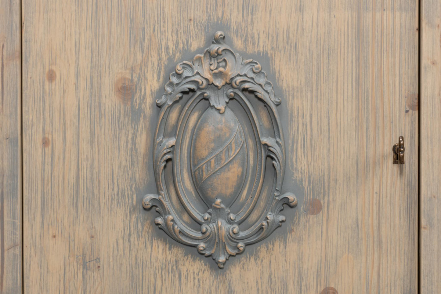 Crested Wall Cabinet,Carmine Legno Tran