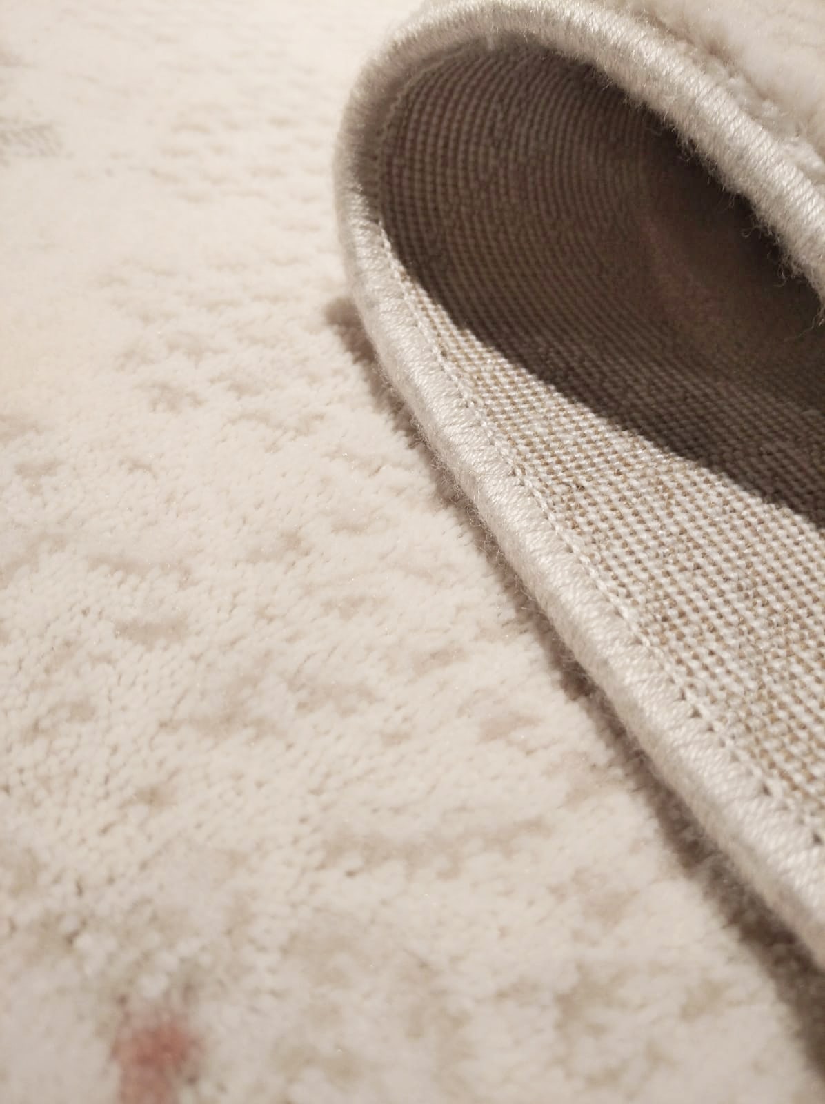 Elisa Decorative Rug - 5' x 8