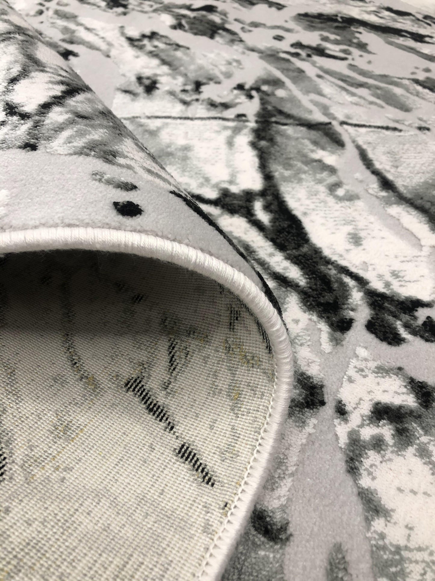 Magda Decorative Rug - 7' x 10'