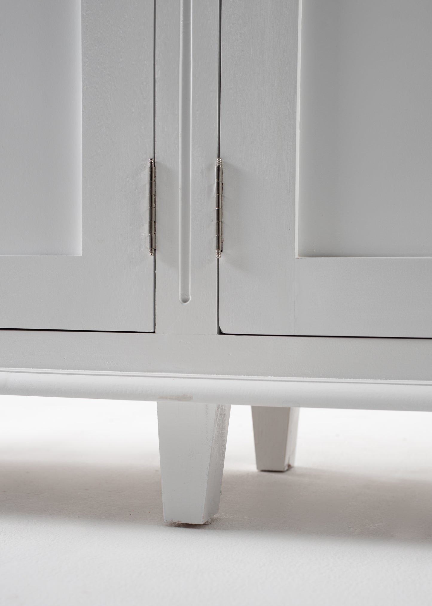 Triple-Bay Hutch Unit