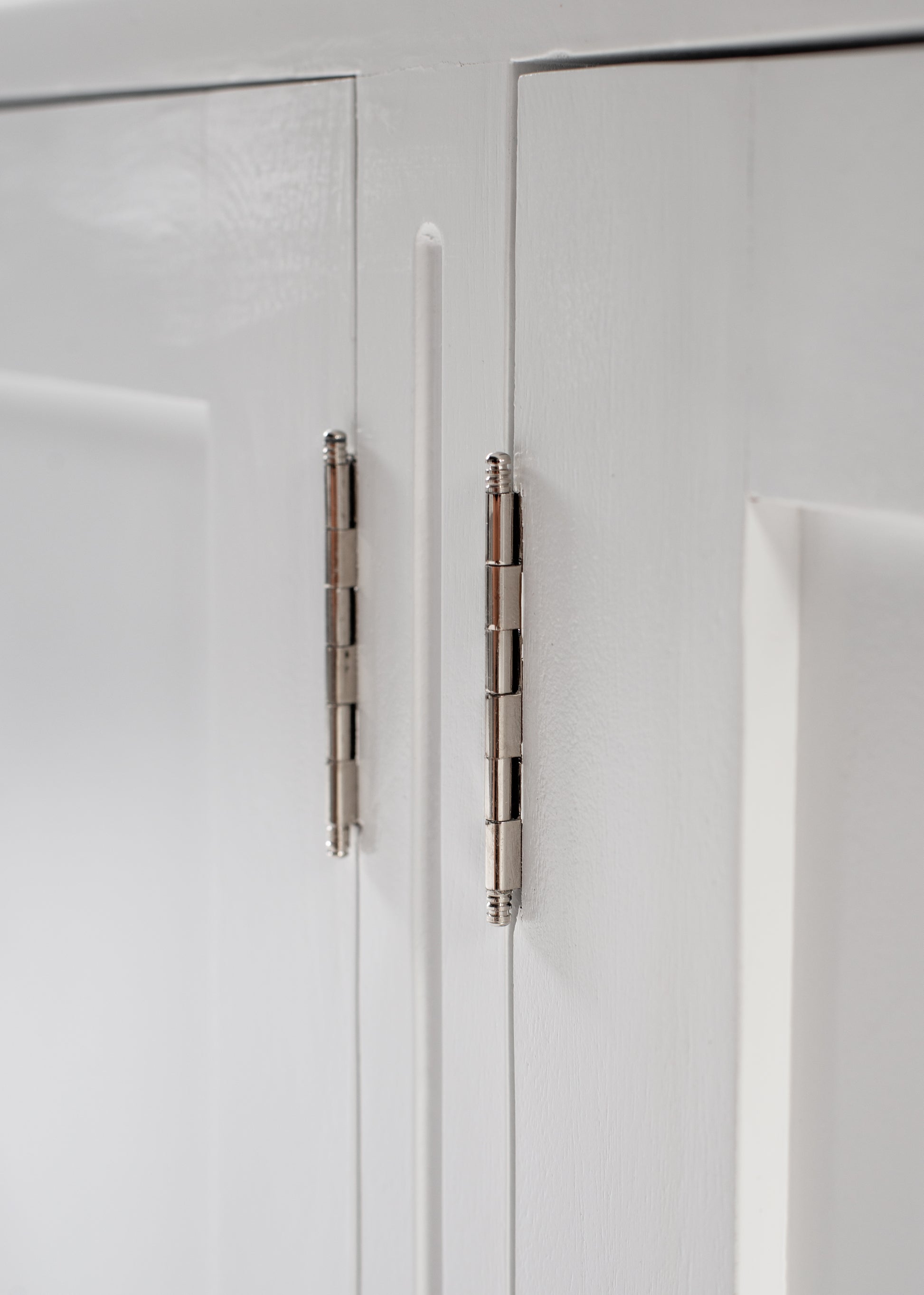 Triple-Bay Hutch Unit