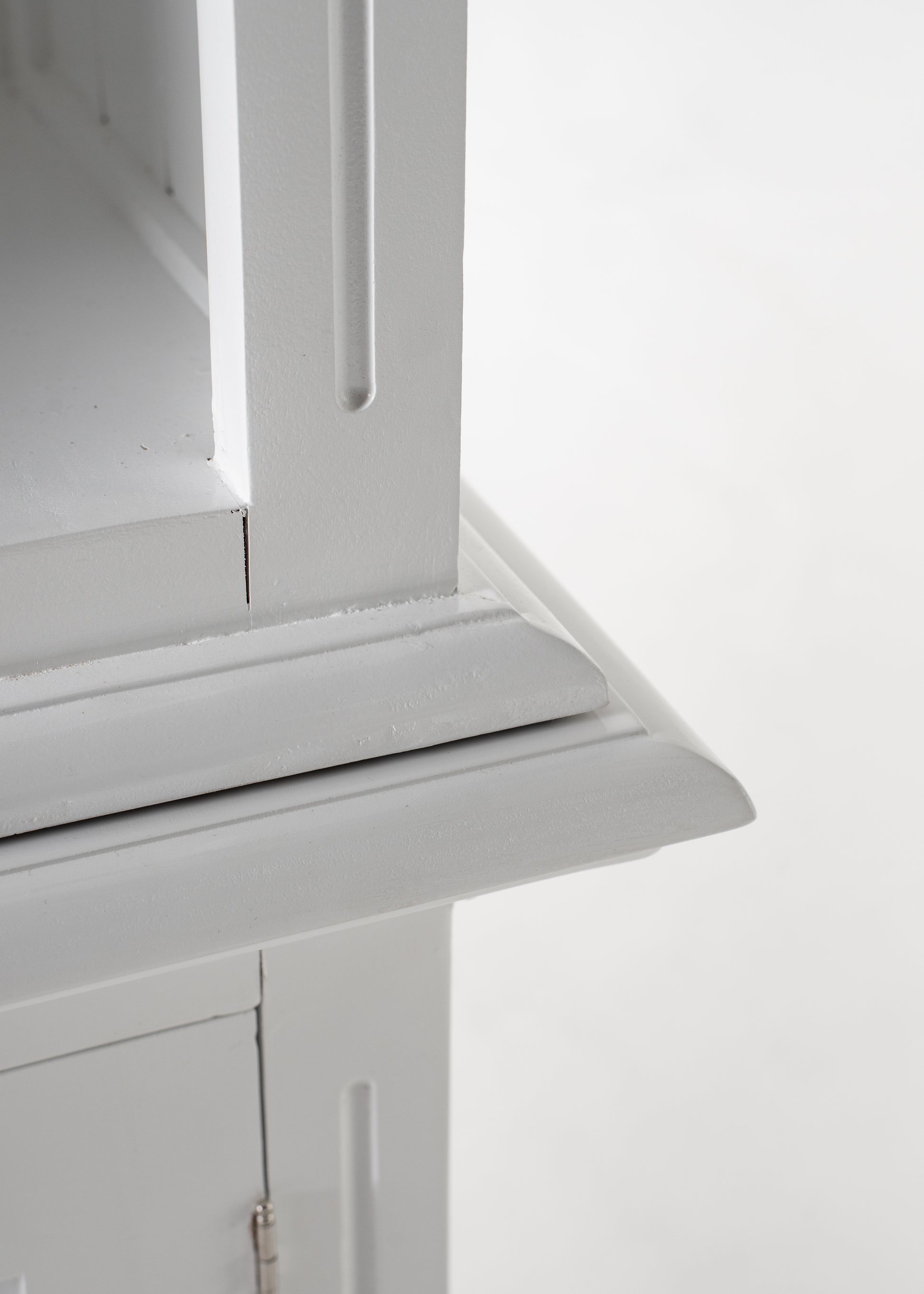 Triple-Bay Hutch Unit