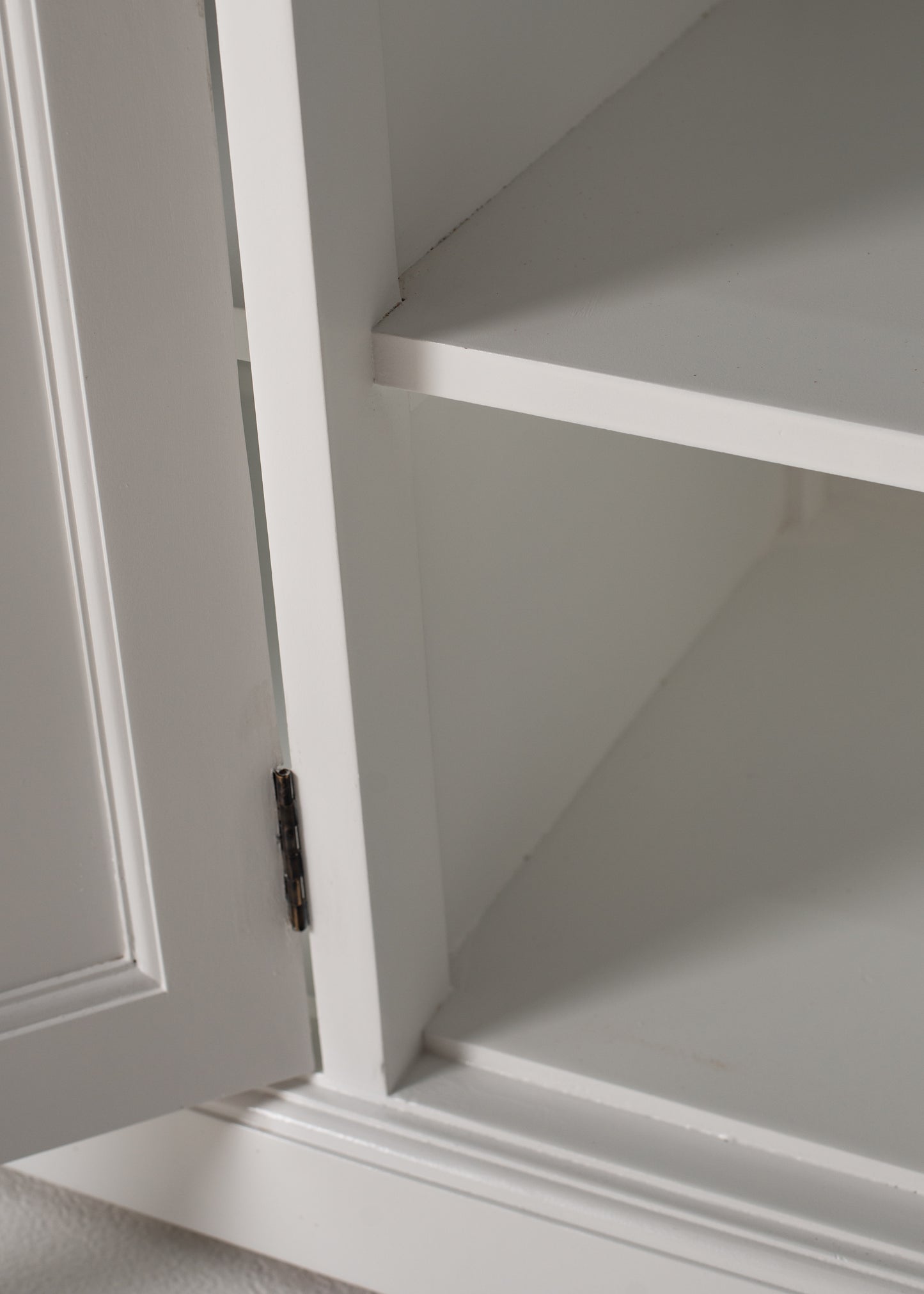 Buffet with 4 Doors 3 Drawers