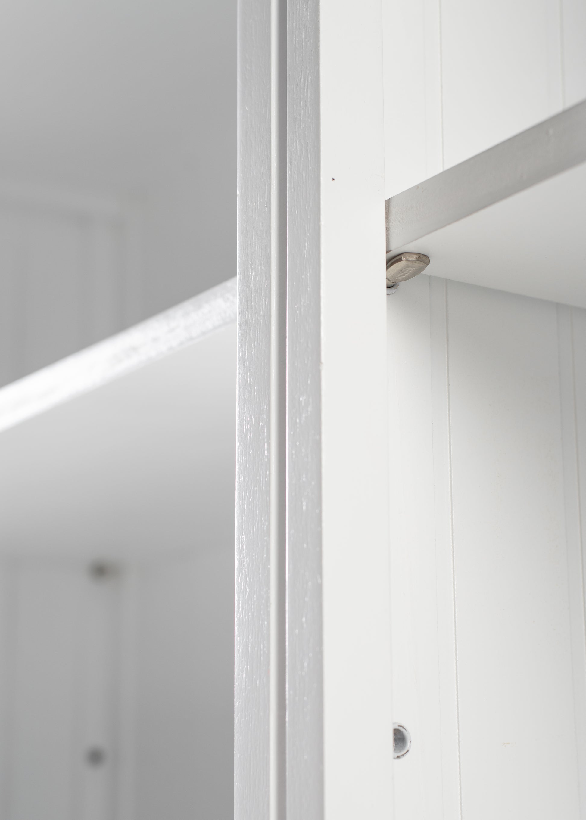 Triple-Bay Hutch Unit