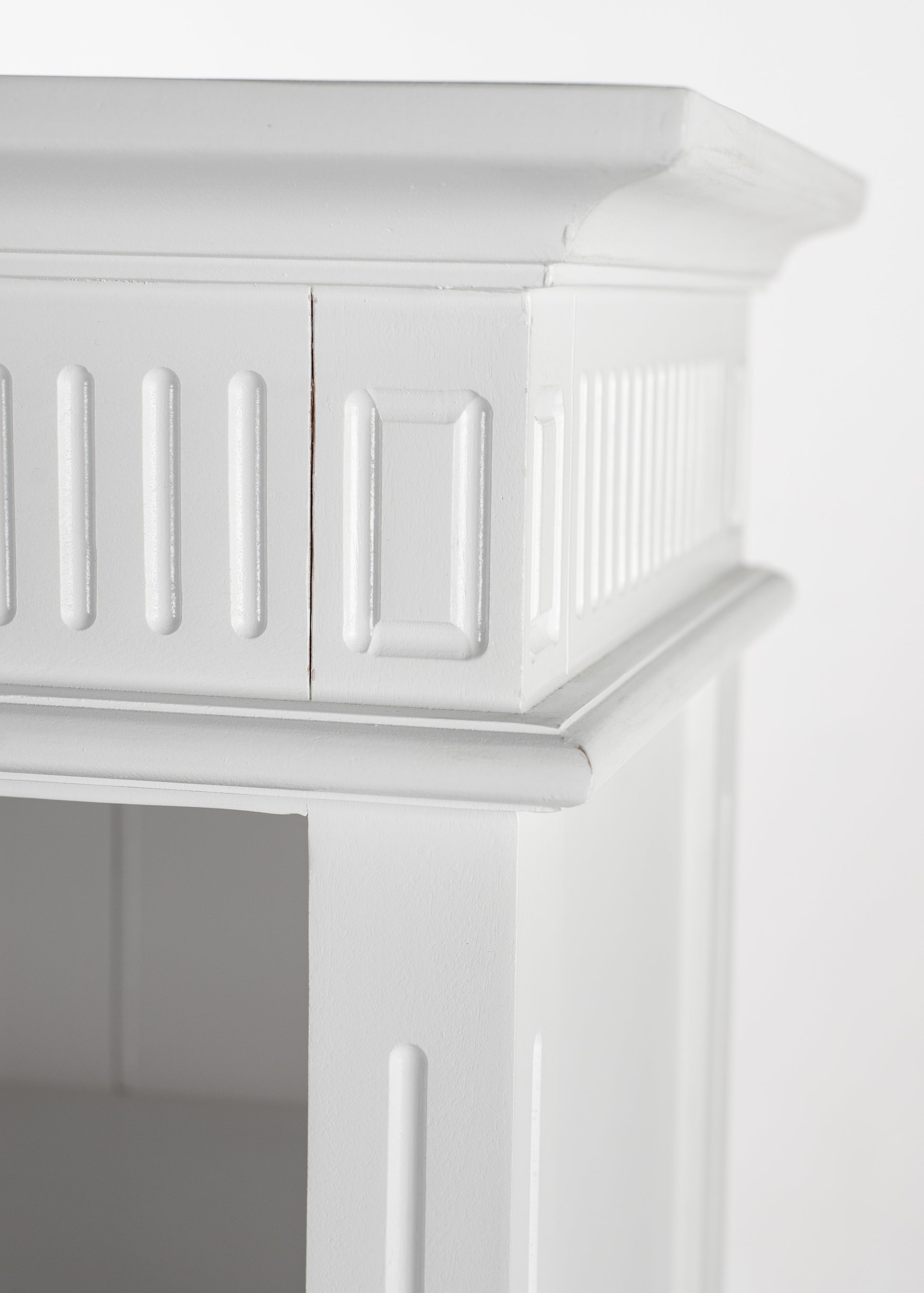 Triple-Bay Hutch Unit