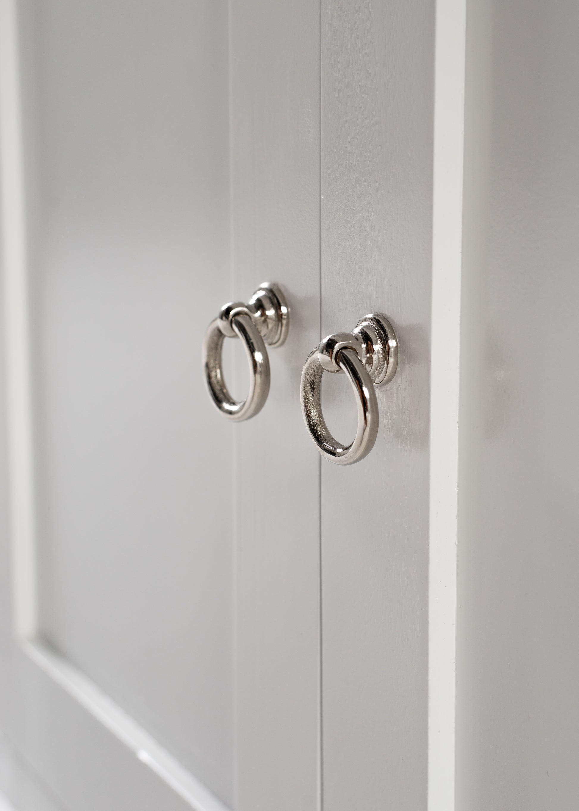 Triple-Bay Hutch Unit