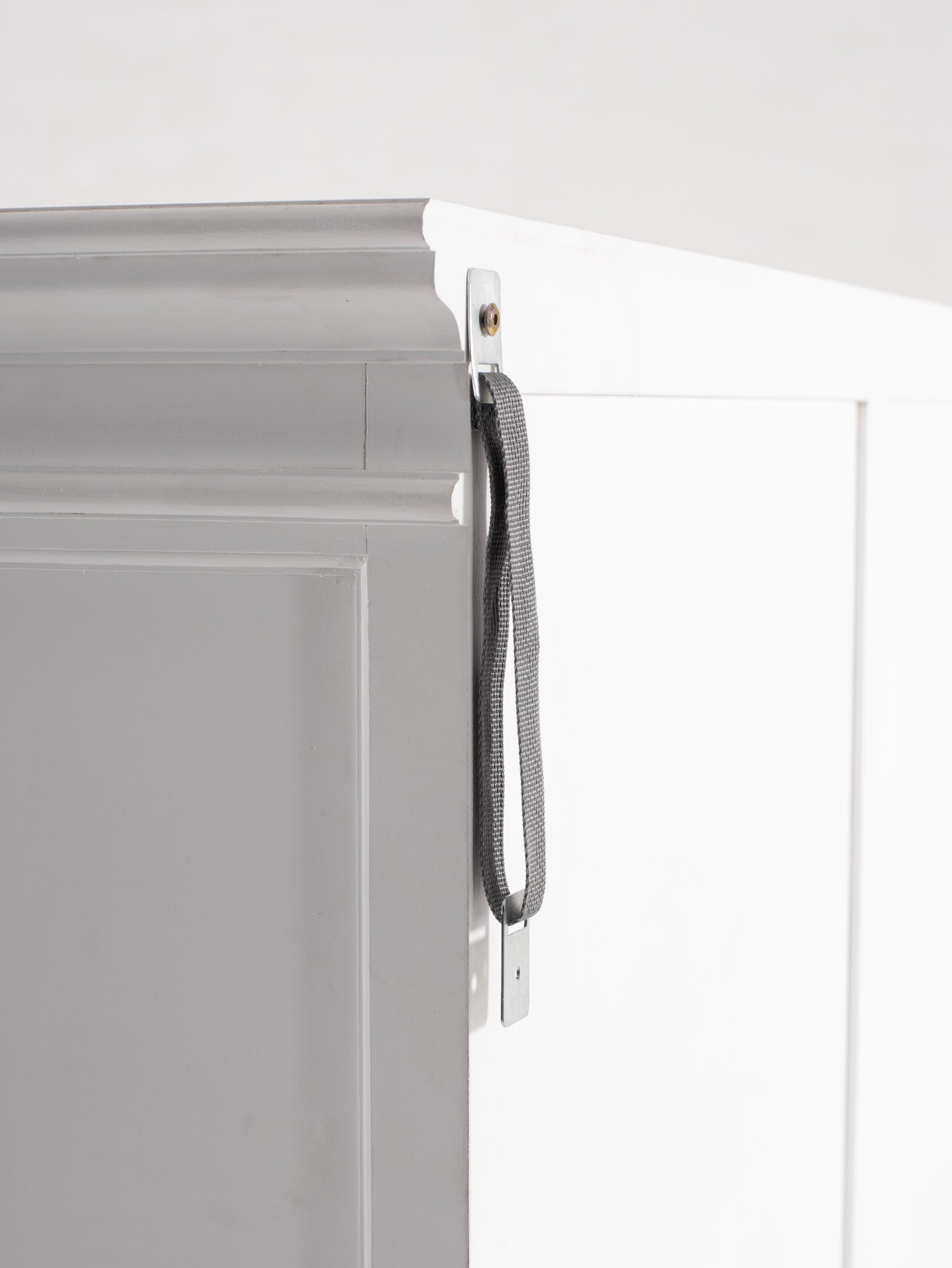 Triple-Bay Hutch Unit