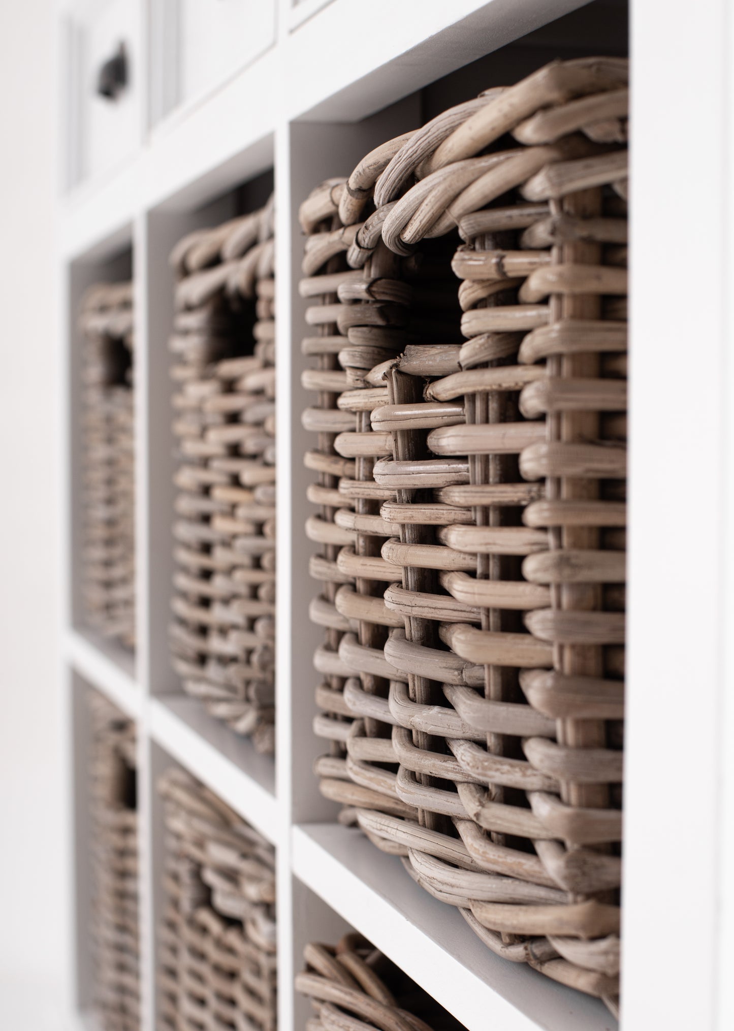 Buffet with 6 Baskets