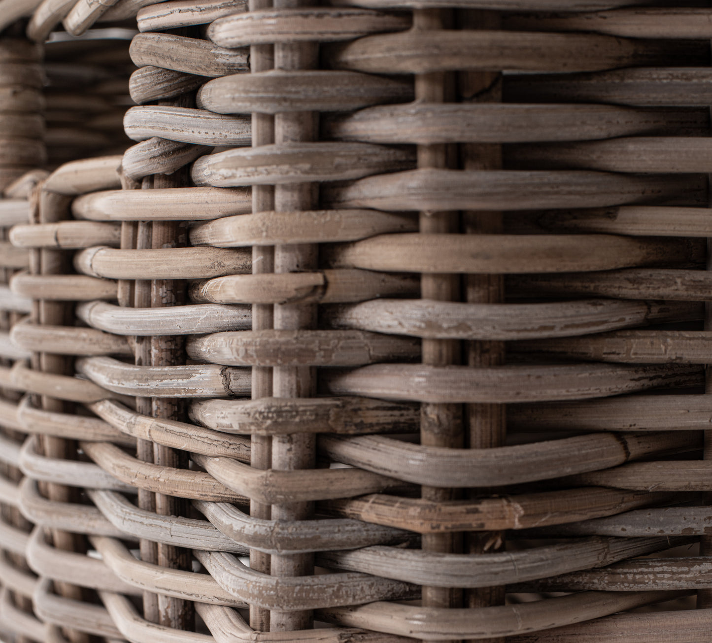 Buffet with 4 Baskets