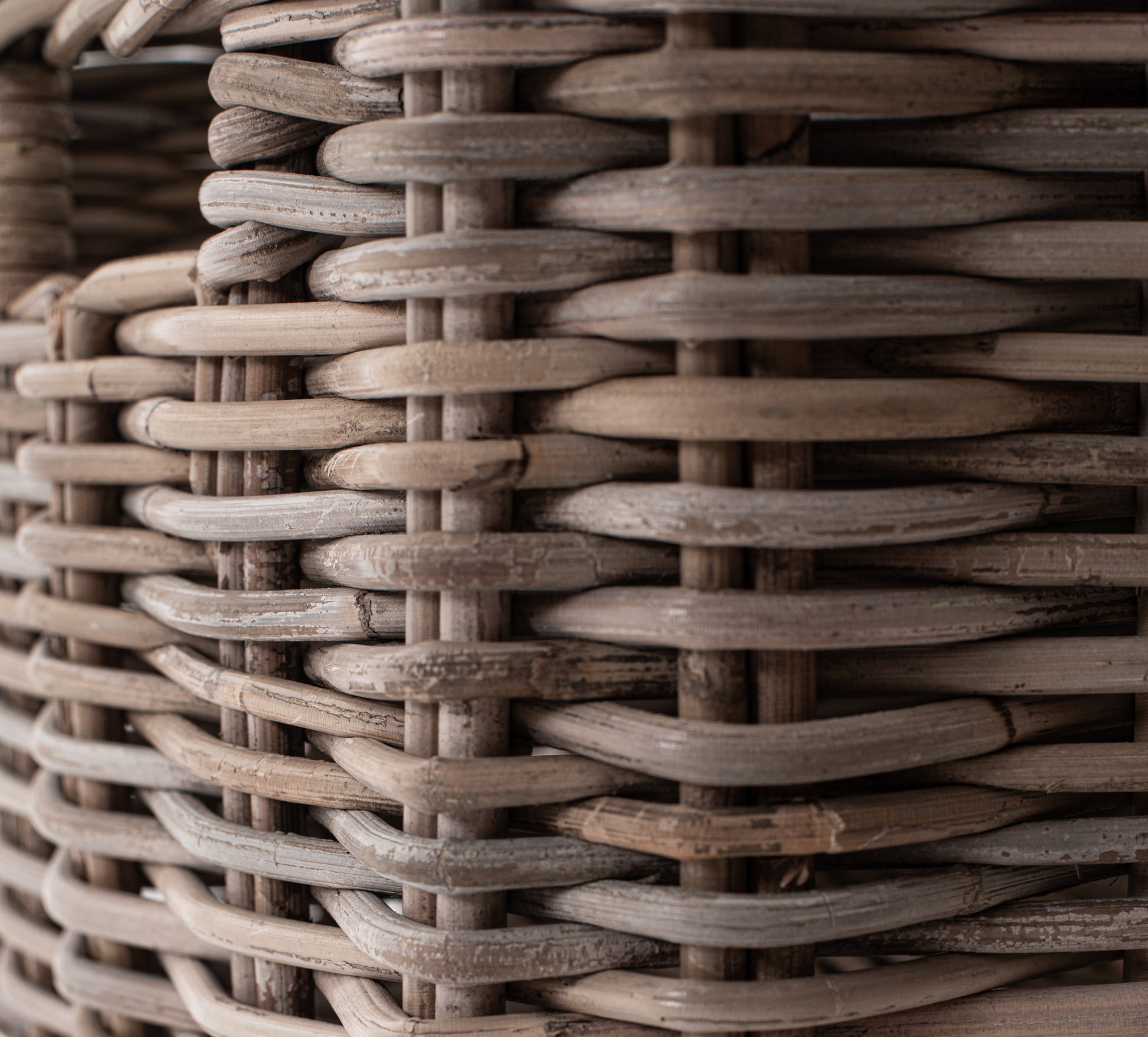 Buffet with 4 Baskets